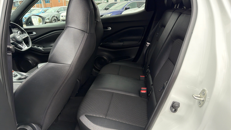 Nissan Juke 1.0 DiG-T N-Connecta 5dr Petrol Hatchback